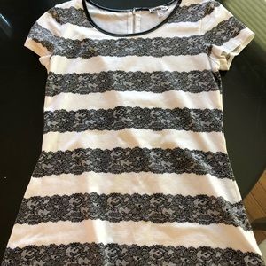 Express small cute 3/4 zip down the back